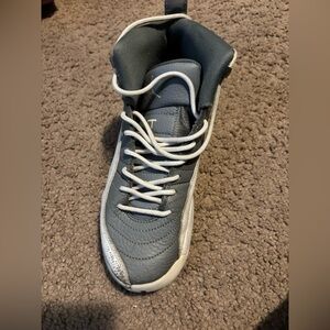 Preloved AIR retro 12 JORDANS 4Y